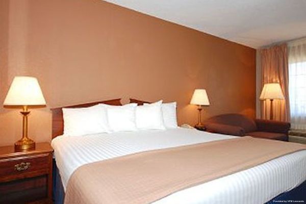MAGNUSON HOTEL RED BARON (Garden City)